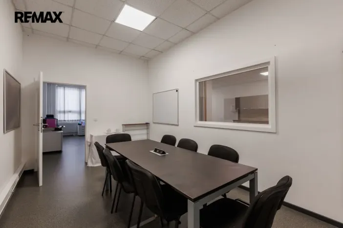Pronájem výrobních prostor, Chodová Planá, Kyjovská, 2489 m2