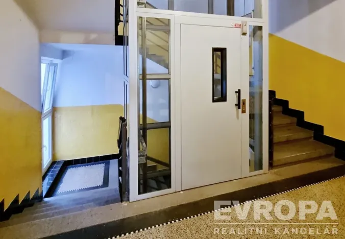 Pronájem bytu 2+1, Praha - Bubeneč, Jugoslávských partyzánů, 60 m2