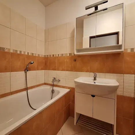 Pronájem bytu 1+kk, Praha - Strašnice, Černokostelecká, 33 m2
