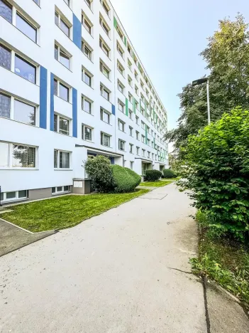 Pronájem kanceláře, Praha - Petrovice, Frostova, 17 m2