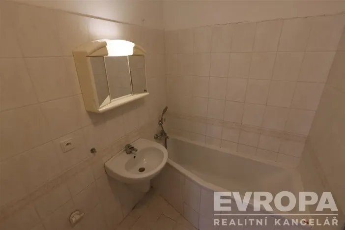 Pronájem bytu 1+1, Praha - Troja, Olštýnská, 37 m2