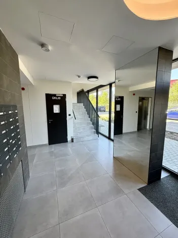 Pronájem bytu 1+kk, Praha - Prosek, Čakovická, 33 m2