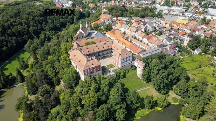 Pronájem restaurace, Opočno, Trčkovo nám., 500 m2