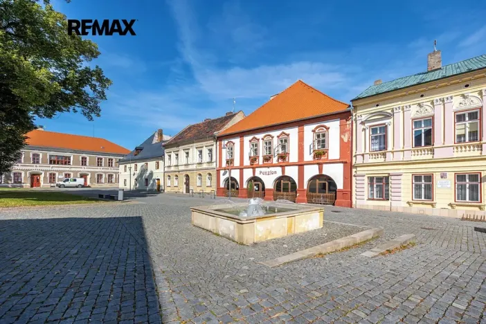 Pronájem restaurace, Opočno, Trčkovo nám., 500 m2