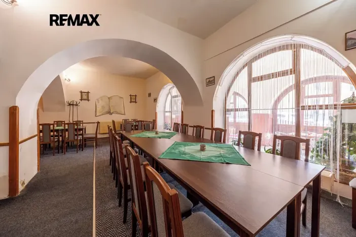 Pronájem restaurace, Opočno, Trčkovo nám., 500 m2
