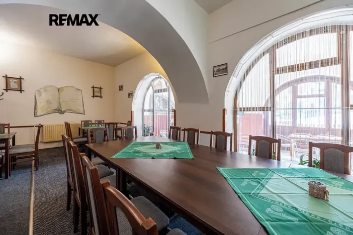 Pronájem restaurace, Opočno, Trčkovo nám., 500 m2