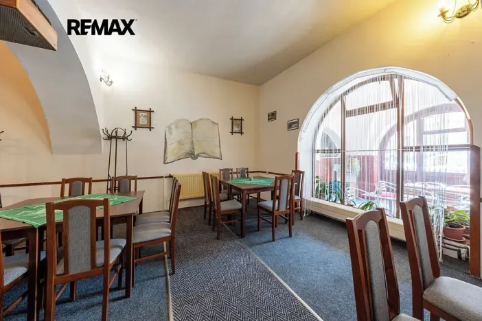 Pronájem restaurace, Opočno, Trčkovo nám., 500 m2