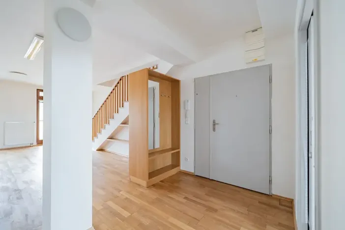 Pronájem bytu 4+1, Praha - Smíchov, Štefánikova, 147 m2