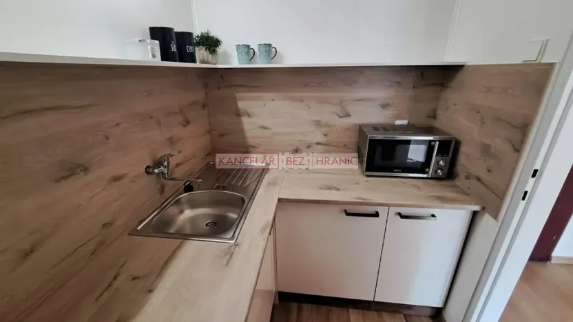 Pronájem pokoje, Zlín, Osvoboditelů, 80 m2