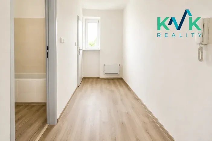 Pronájem bytu 2+1, Karlovy Vary, Závodu míru, 74 m2