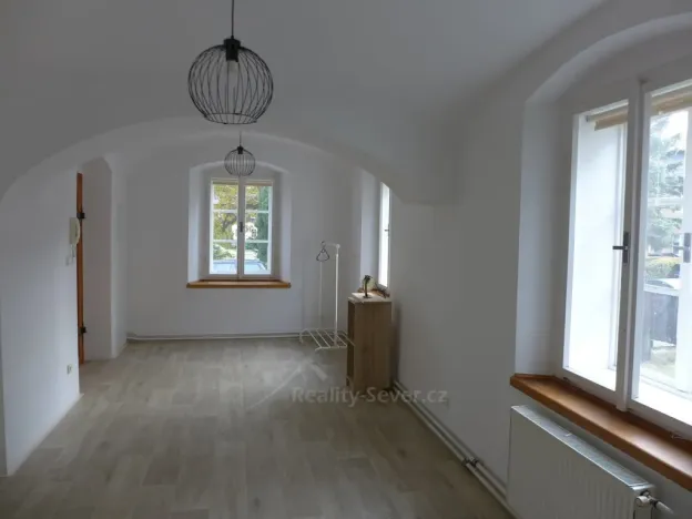 Pronájem bytu 1+kk, Nový Bor, Palackého náměstí, 30 m2
