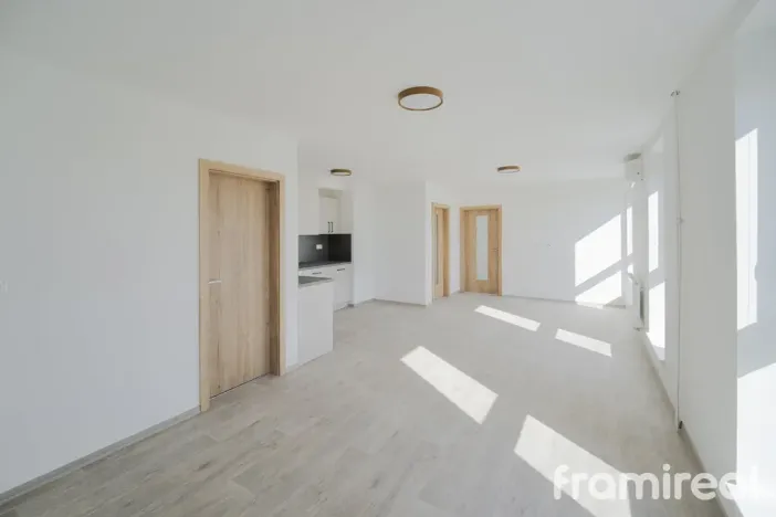 Pronájem bytu 2+kk, Veselí nad Moravou, náměstí Míru, 61 m2