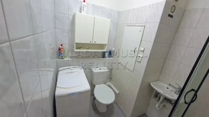 Pronájem bytu 2+kk, Praha - Krč, Hurbanova, 33 m2