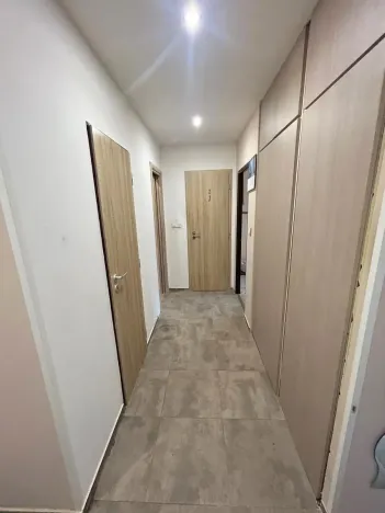 Pronájem bytu 3+1, Praha - Kobylisy, Mirovická, 78 m2