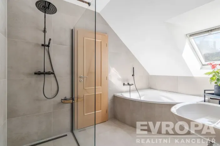 Prodej rodinného domu, Hybrálec, 225 m2