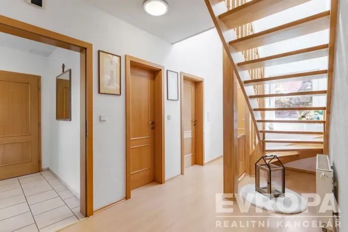 Prodej rodinného domu, Hybrálec, 225 m2