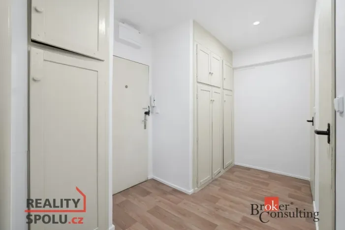 Pronájem bytu 1+1, Praha - Holešovice, U smaltovny, 40 m2