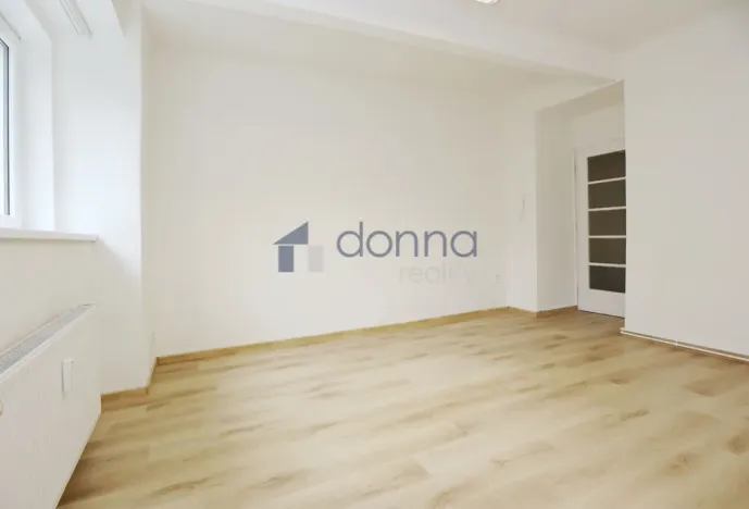 Pronájem bytu 1+kk, Praha, Podbabská, 28 m2