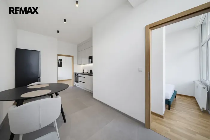 Prodej bytu 3+1, Karlovy Vary - Drahovice, Vítězná, 77 m2