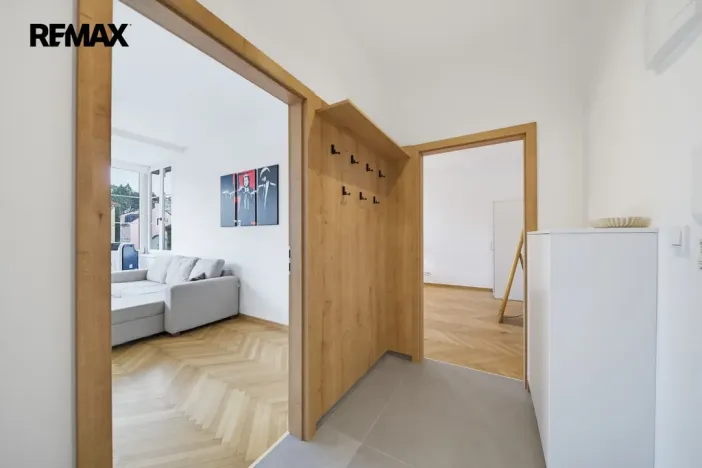 Prodej bytu 3+1, Karlovy Vary - Drahovice, Vítězná, 77 m2