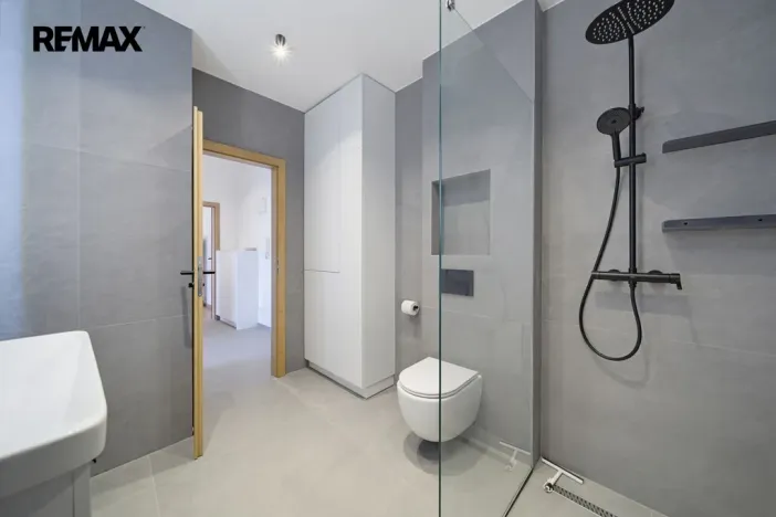 Prodej bytu 3+1, Karlovy Vary - Drahovice, Vítězná, 77 m2