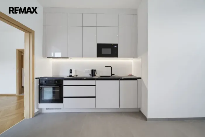 Prodej bytu 3+1, Karlovy Vary - Drahovice, Vítězná, 77 m2