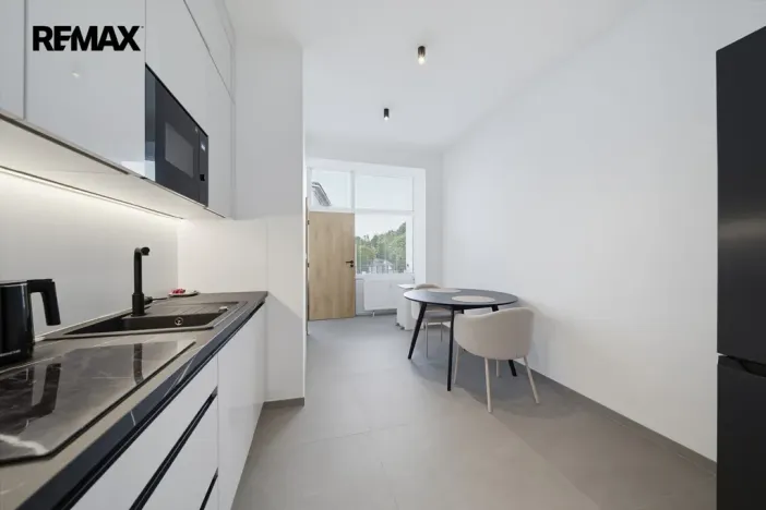Prodej bytu 3+1, Karlovy Vary - Drahovice, Vítězná, 77 m2