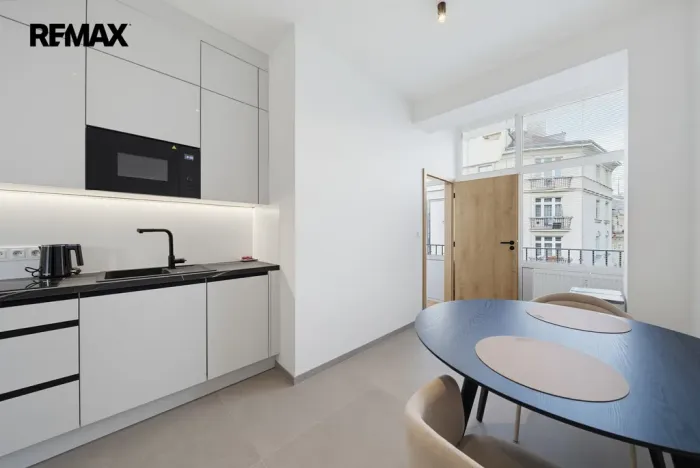 Prodej bytu 3+1, Karlovy Vary - Drahovice, Vítězná, 77 m2
