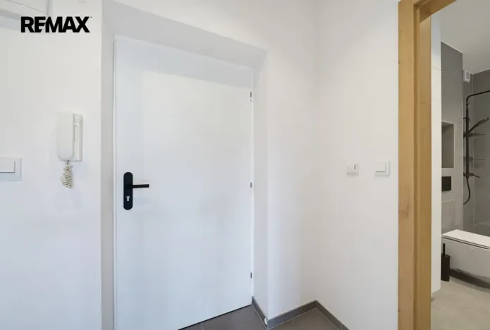 Prodej bytu 3+1, Karlovy Vary - Drahovice, Vítězná, 77 m2