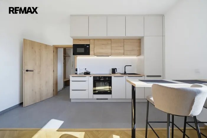 Prodej bytu 2+kk, Karlovy Vary - Drahovice, Vítězná, 46 m2