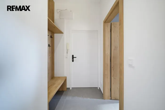 Prodej bytu 2+kk, Karlovy Vary - Drahovice, Vítězná, 46 m2