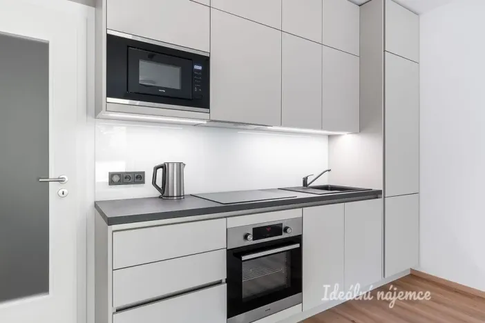 Pronájem bytu 1+kk, Praha - Čakovice, Danielova, 34 m2
