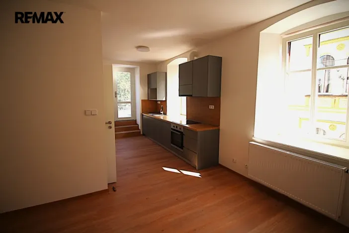 Pronájem bytu 1+kk, Chrastava, náměstí 1. máje, 31 m2