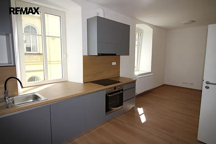 Pronájem bytu 1+kk, Chrastava, náměstí 1. máje, 31 m2