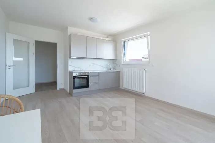 Pronájem bytu 1+kk, Praha - Vysočany, Poděbradská, 32 m2