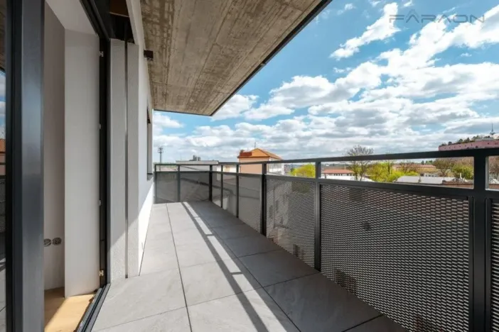 Prodej bytu 2+kk, Praha - Vysočany, Spojovací, 87 m2