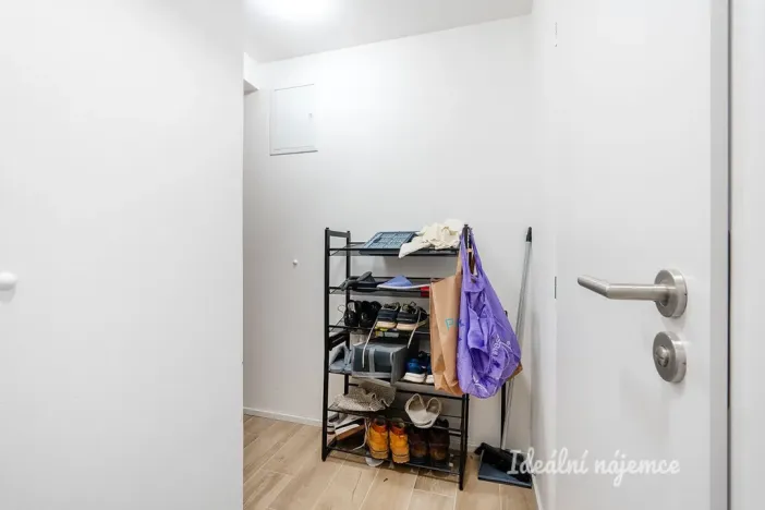 Pronájem bytu 1+kk, Vrané nad Vltavou, Nádražní, 29 m2