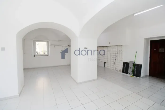 Pronájem obchodního prostoru, Praha, Na losách, 120 m2
