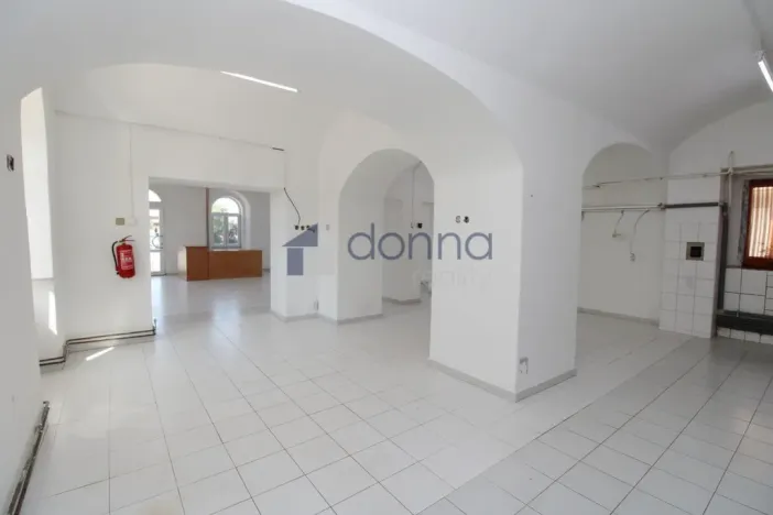 Pronájem obchodního prostoru, Praha, Na losách, 120 m2