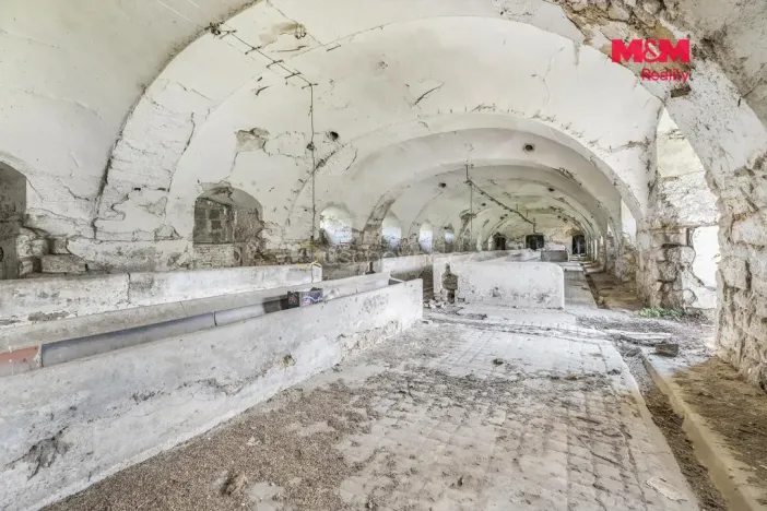 Prodej historického objektu, Zvoleněves, 5000 m2