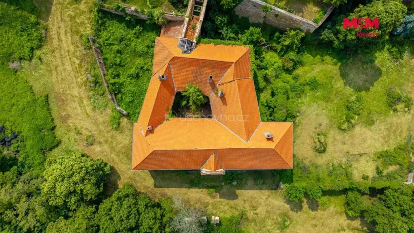 Prodej historického objektu, Zvoleněves, 5000 m2