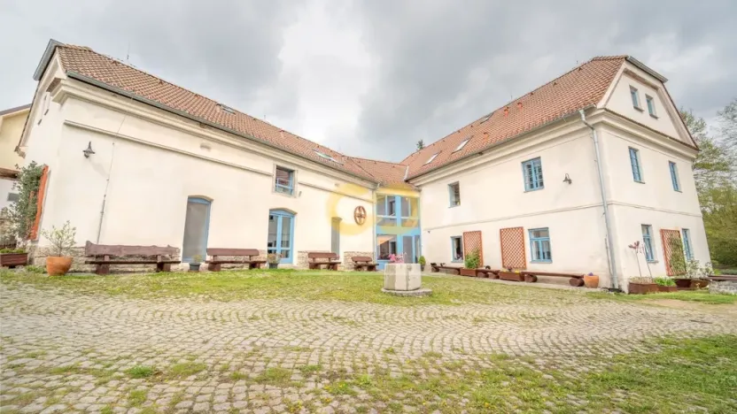 Prodej rodinného domu, Uzeničky - Černívsko, 590 m2