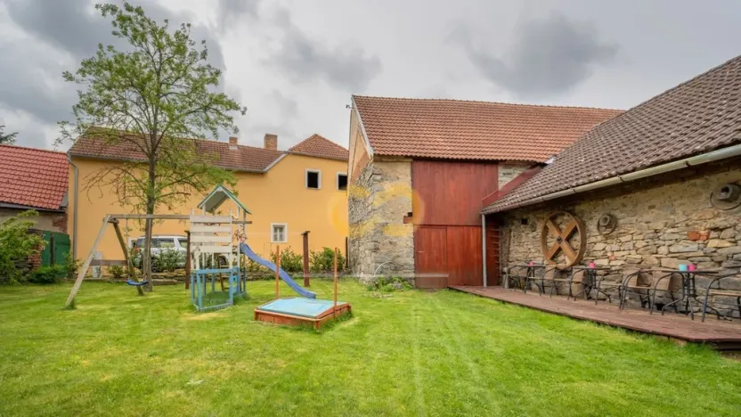 Prodej rodinného domu, Uzeničky - Černívsko, 590 m2