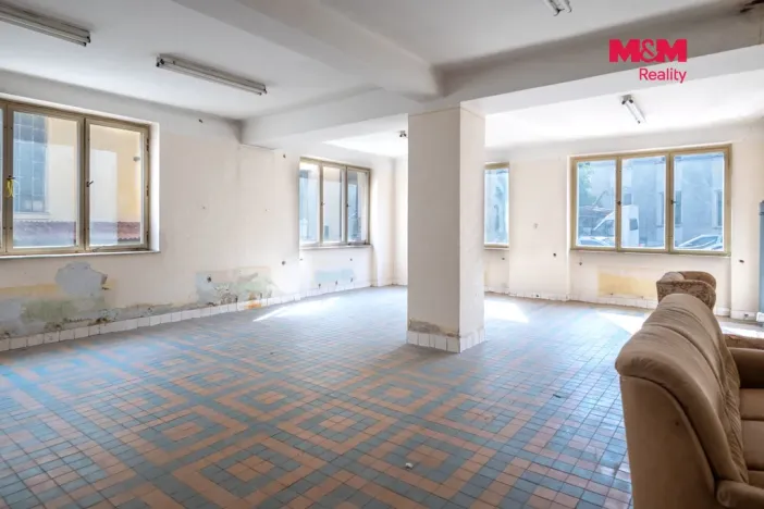 Prodej výrobních prostor, Kolinec, 2640 m2