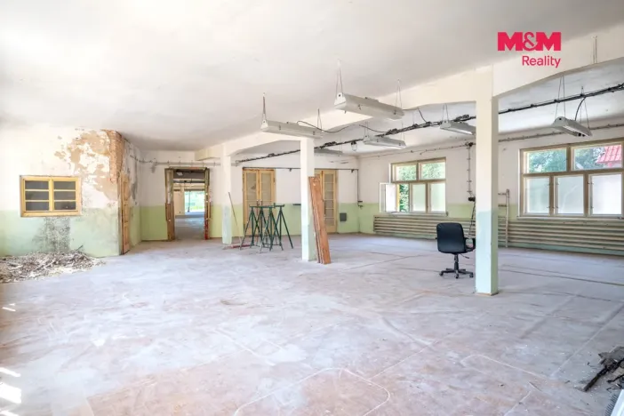 Prodej výrobních prostor, Kolinec, 2640 m2