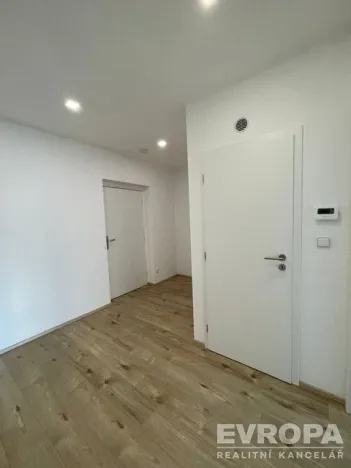Pronájem bytu 2+kk, Plzeň - Újezd, Diamantová, 58 m2