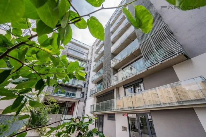 Pronájem bytu 1+kk, Praha - Karlín, Křižíkova, 36 m2