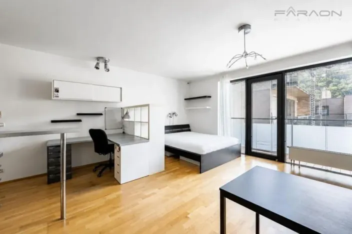 Pronájem bytu 1+kk, Praha - Karlín, Křižíkova, 36 m2