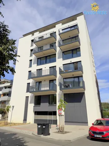 Pronájem garážového stání, Praha - Hloubětín, Kardašovská, 14 m2