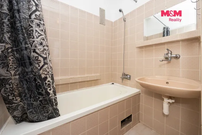 Prodej bytu 2+1, Lázně Bohdaneč, Na Lužci, 60 m2